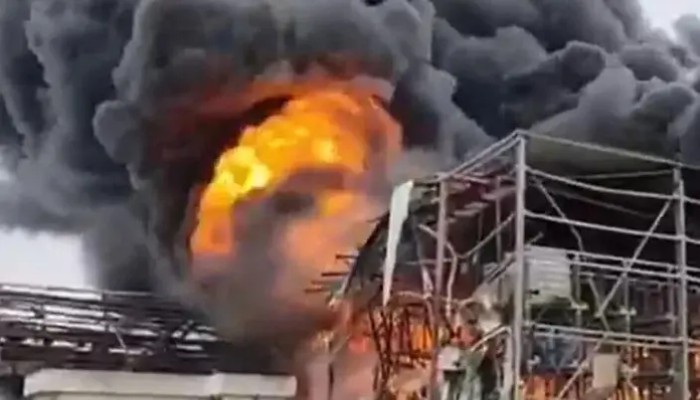 ইসরায়েলের কারখানায় ইরানের হামলা, বিপজ্জনক রাসায়নিক ছড়িয়ে পড়ার আশঙ্কা